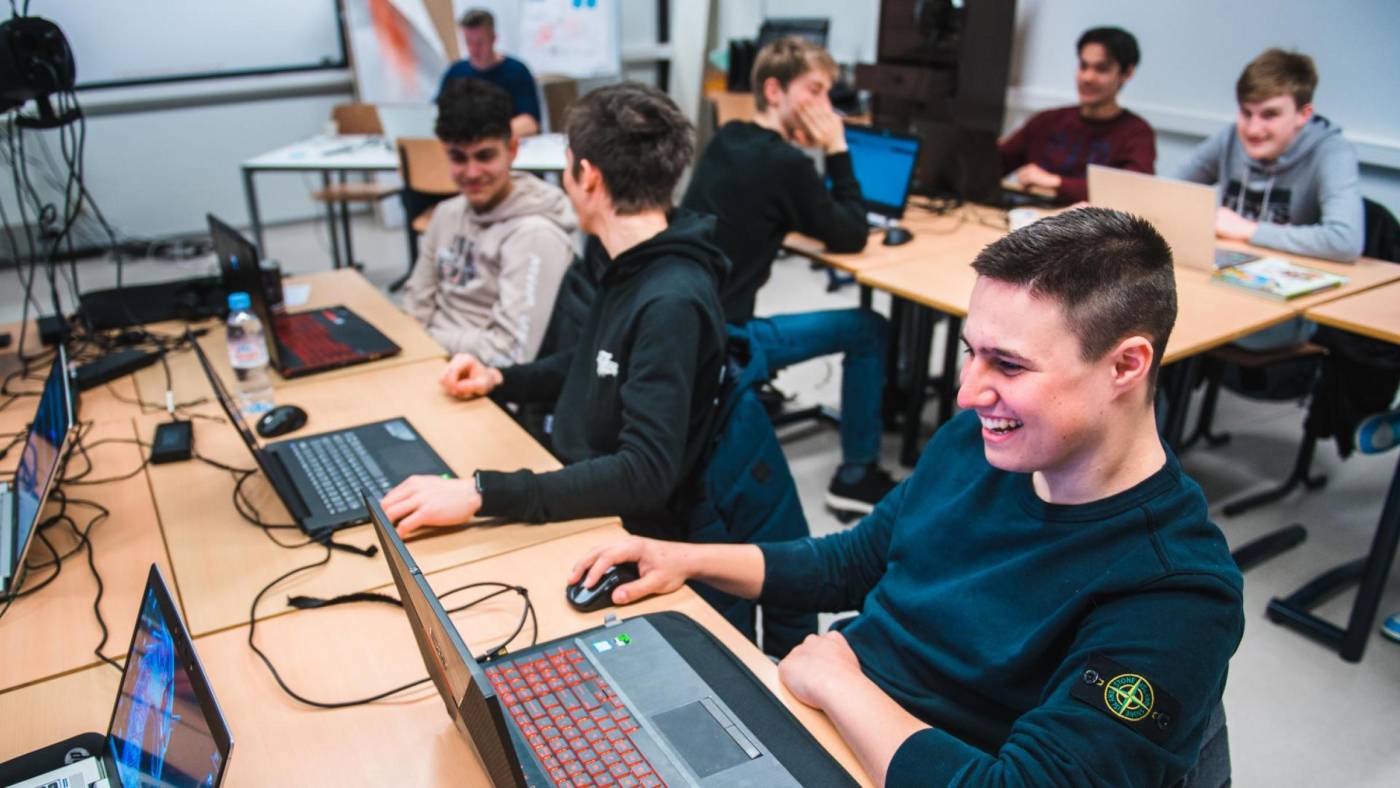 Allround medewerker IT systems and devices mbo opleiding - BBL Niveau 3