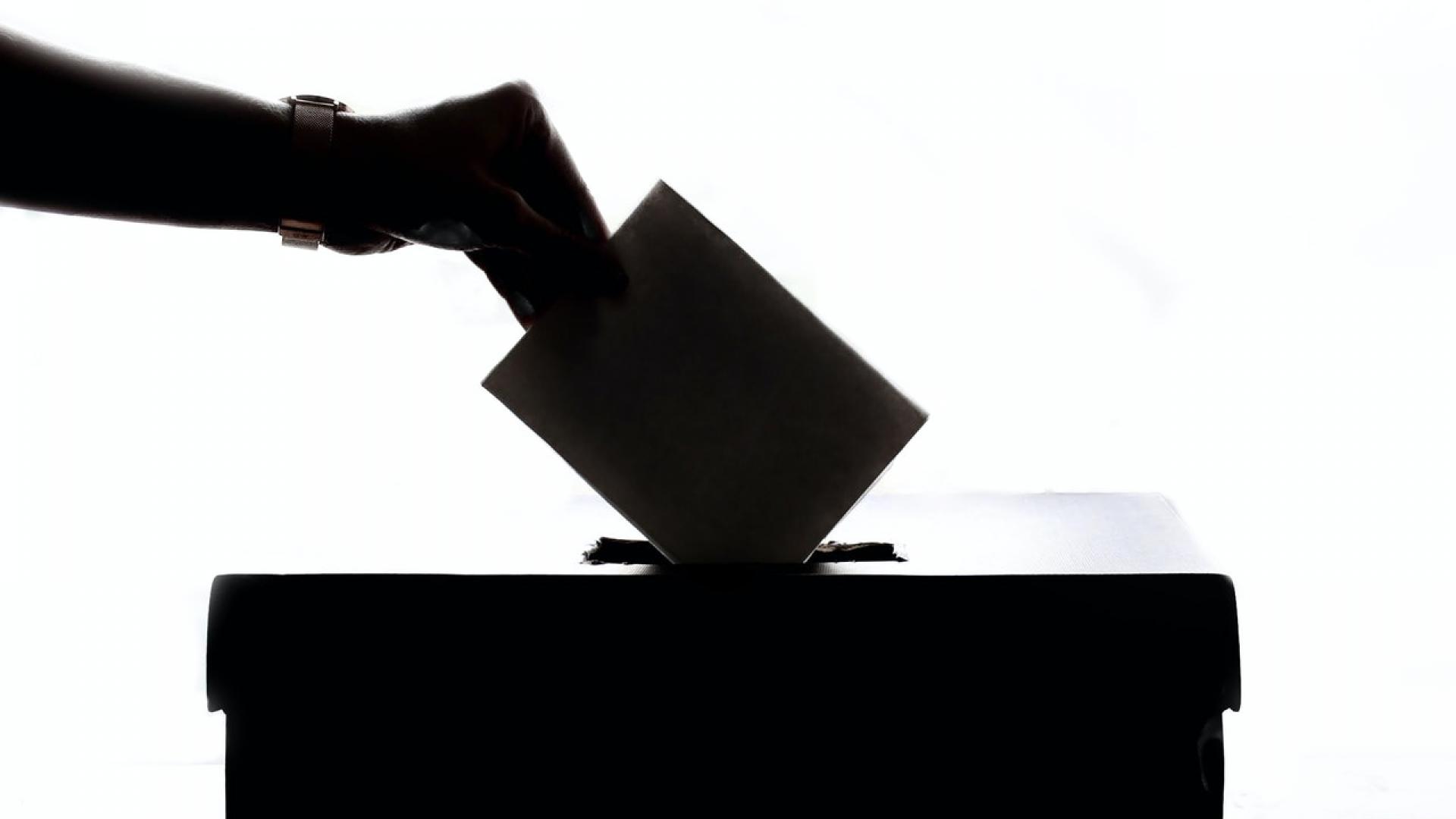 Studenten ROC Nijmegen ondersteunen coronaproof verkiezingen Nijmegen