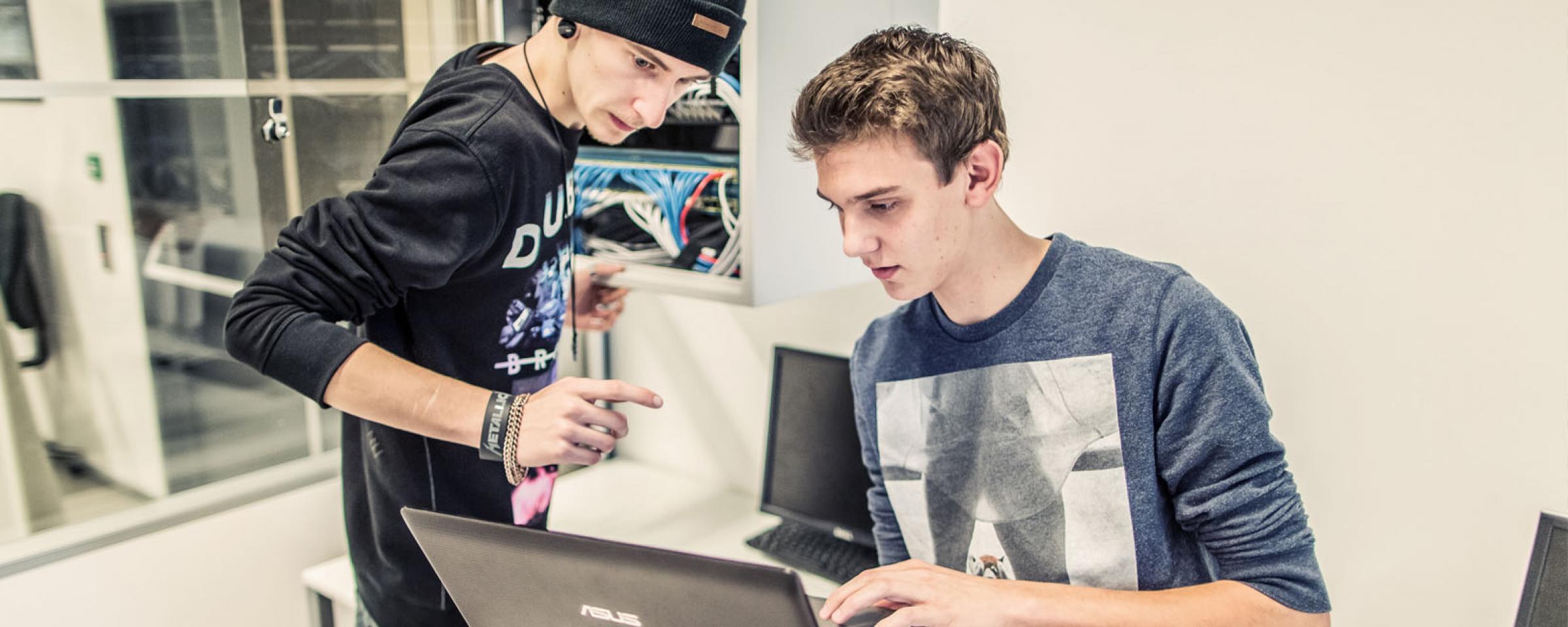 Allround medewerker IT systems and devices